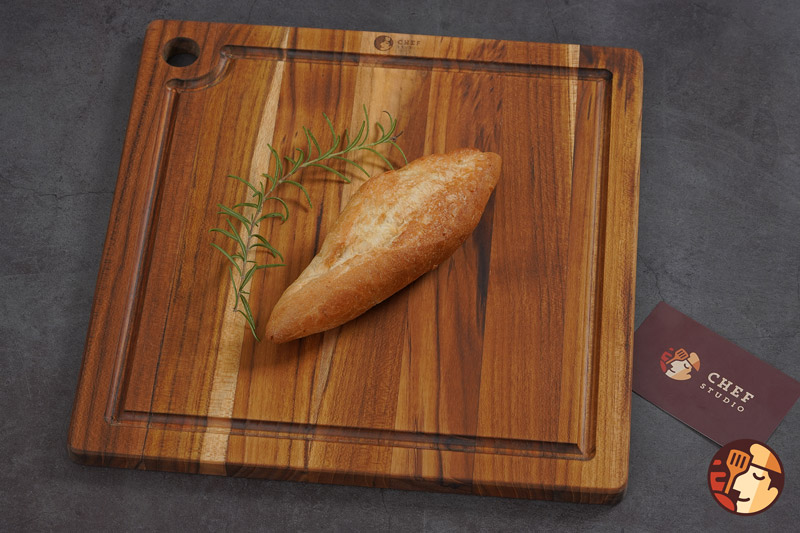 Thớt gỗ Teak Chef Studio hình vuông có rãnh và lỗ treo 28x28x1,4 cm